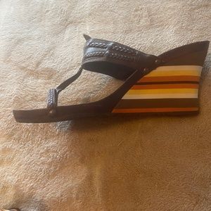 BCBG wedge